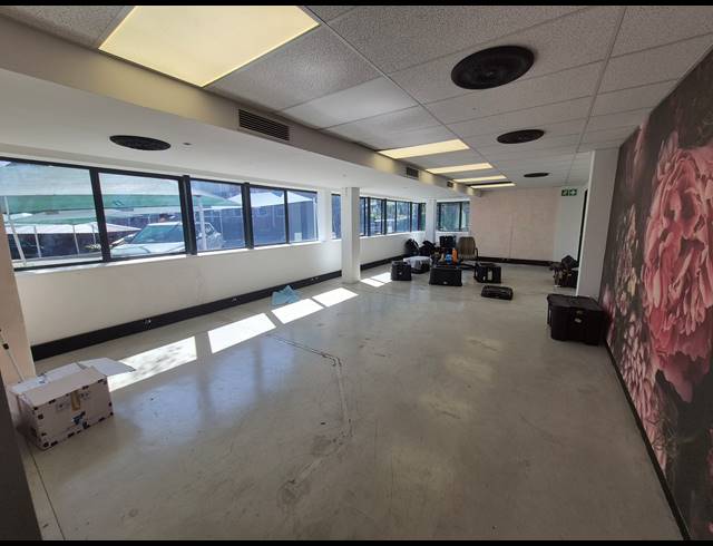 94M² OFFICE TO LET IN WOODMEAD